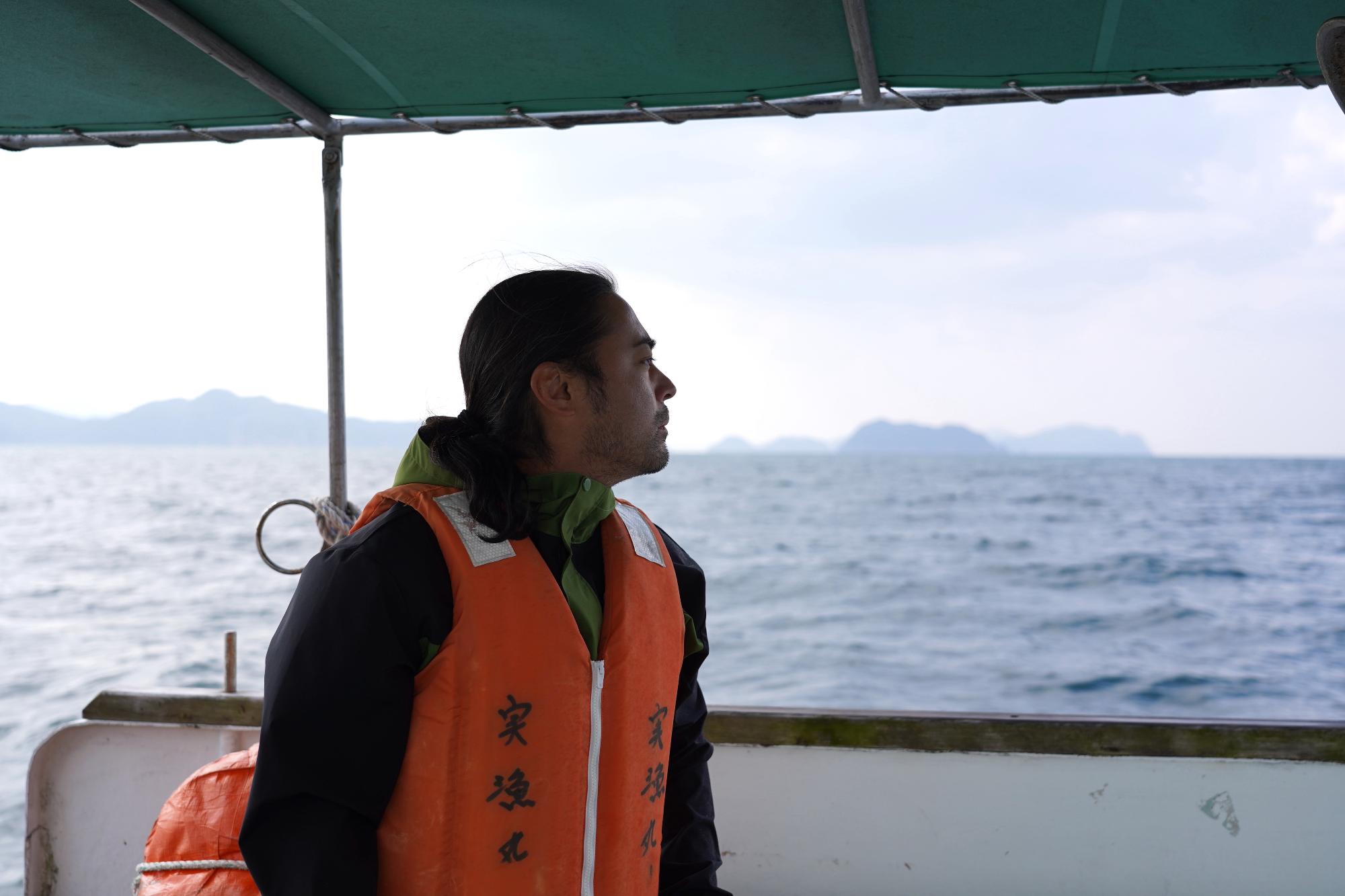今回の目的地は山口県沖合にある島。毎回港から船で約40分かけて島へ渡る
