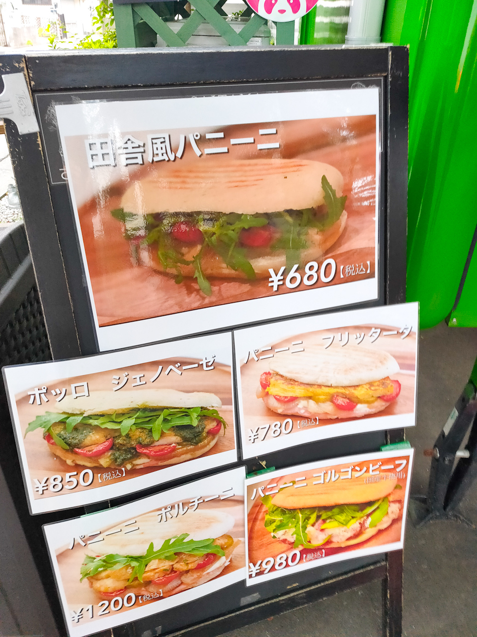 メインメニューは埼玉県産小麦と地元野菜などを使ったパニーニ