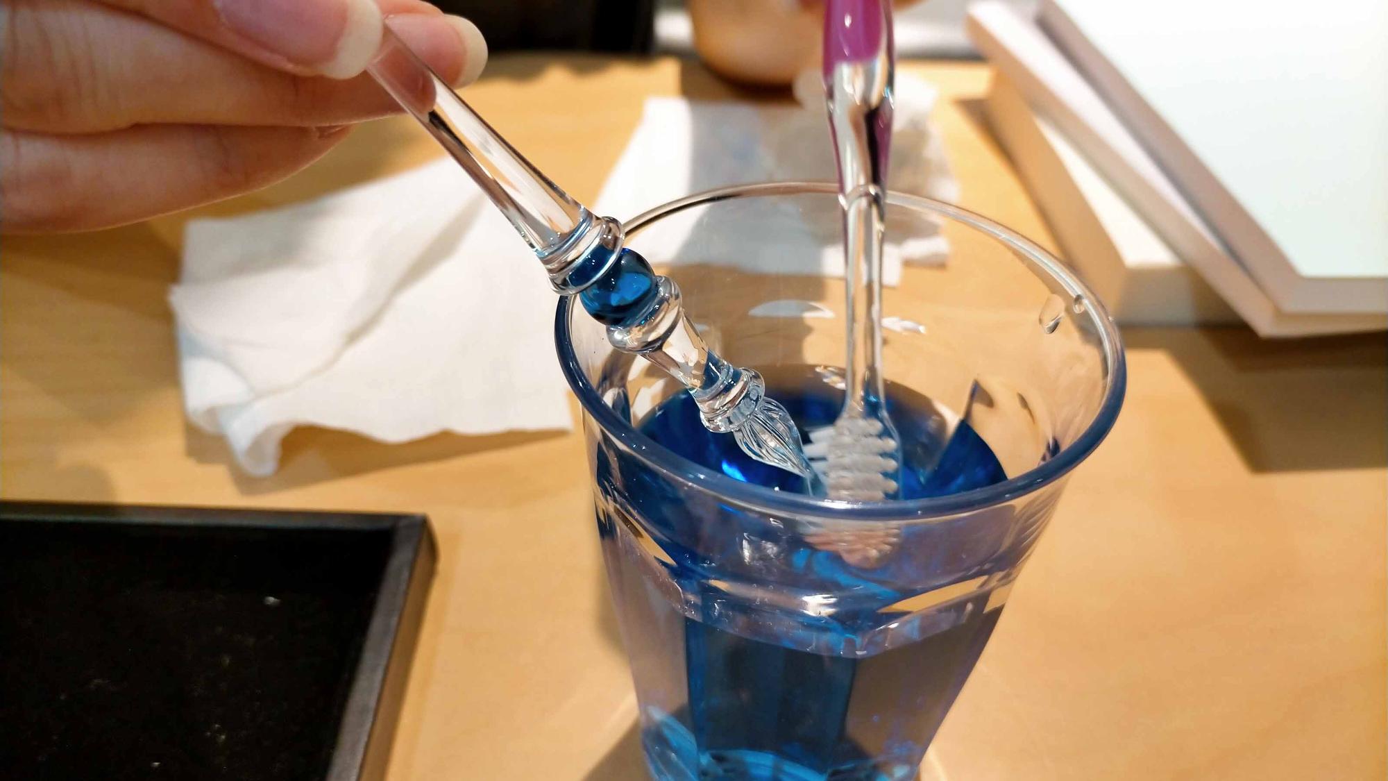 ガラスペンの洗浄方法は簡単