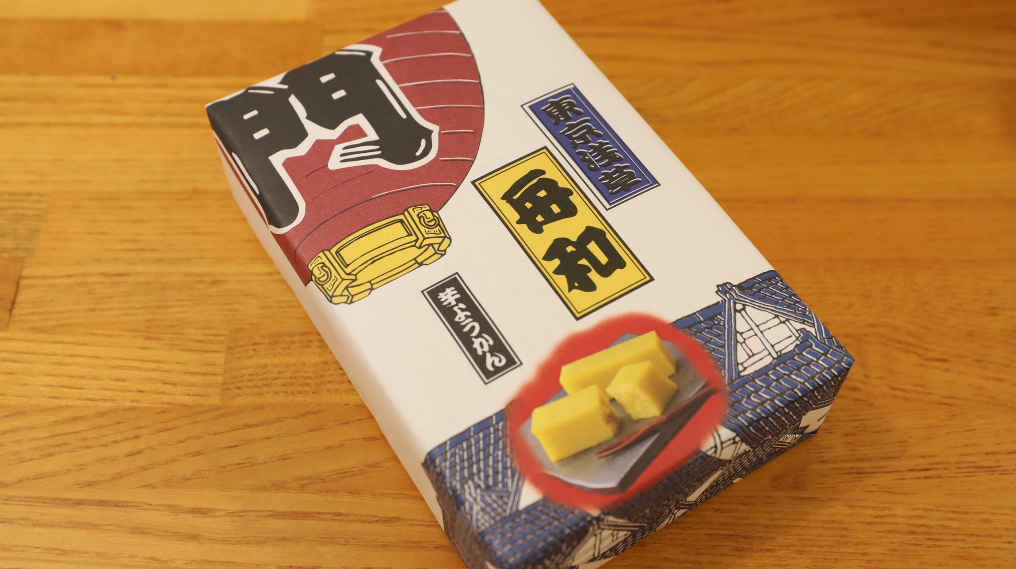 浅草らしいパッケージが特徴の芋ようかん５本詰　税込６４８円