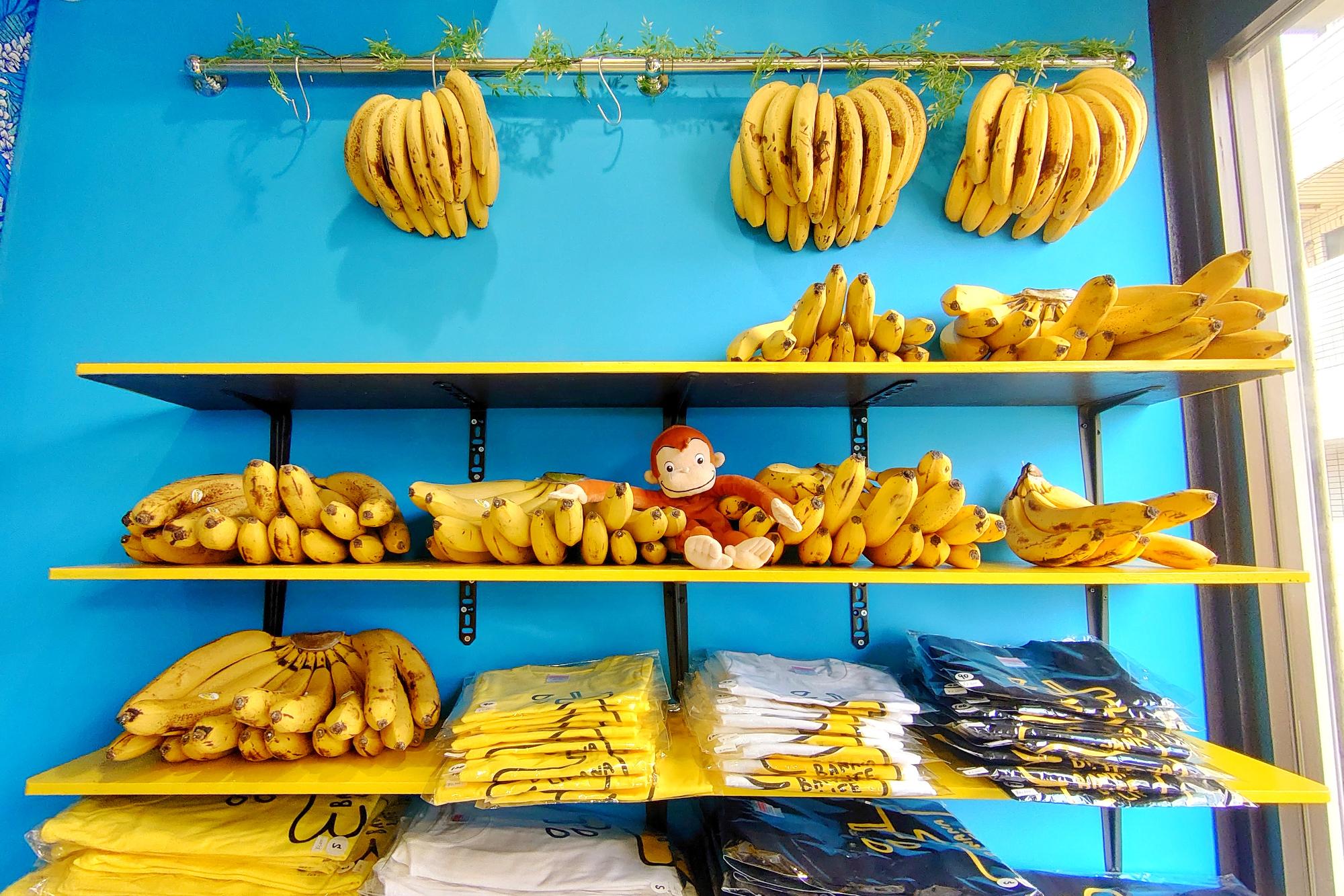 店内はバナナの楽園です