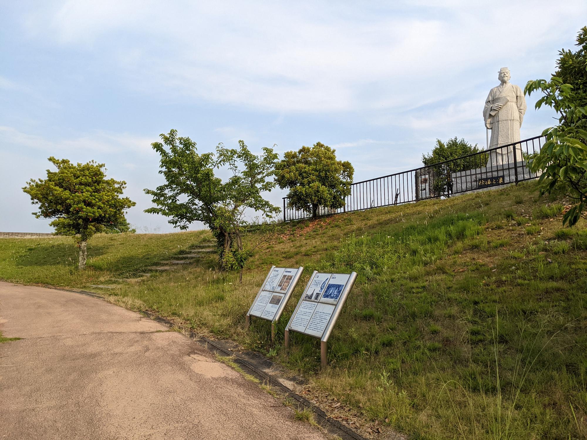 筑後川昇開橋公園には徐福像があります。
