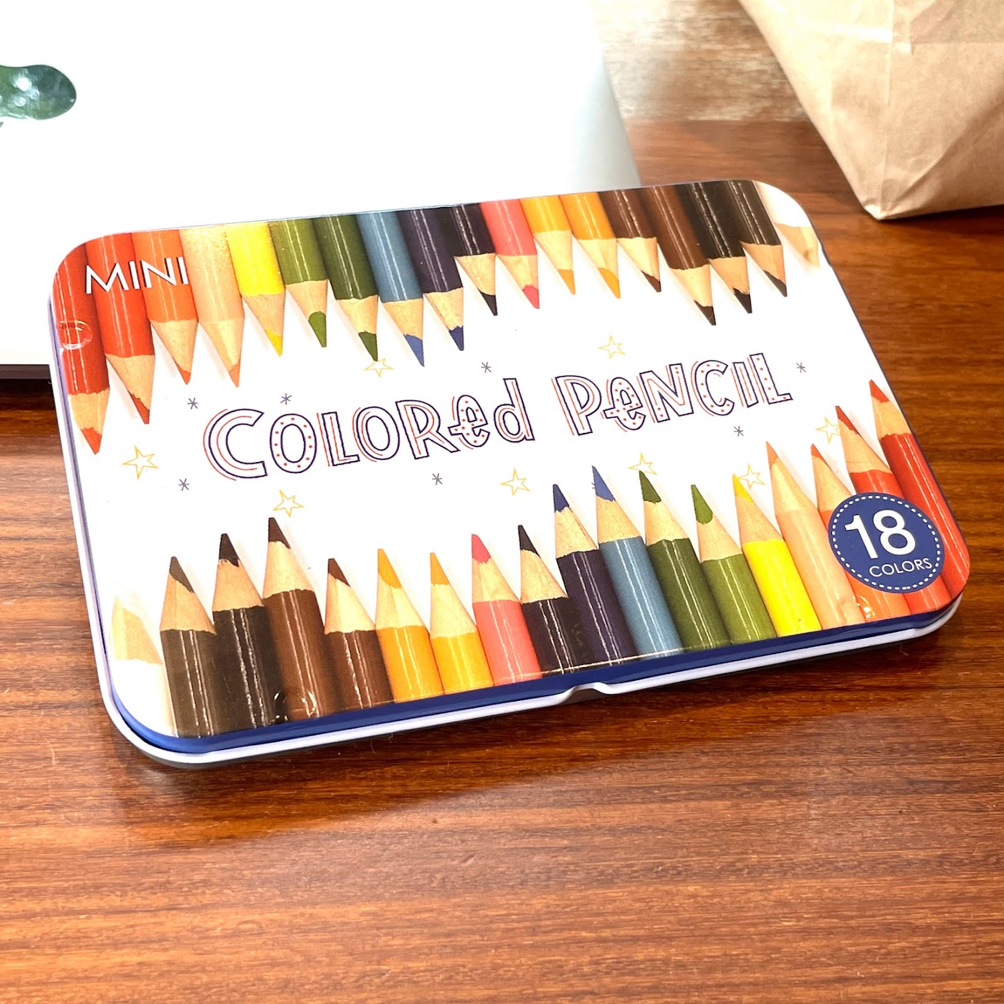 100均文房具 お子さんの屋外スケッチにいかが ダイソーの缶入りミニ色鉛筆18色がおすすめです 猪口フミヒロ Yahoo Japan クリエイターズプログラム