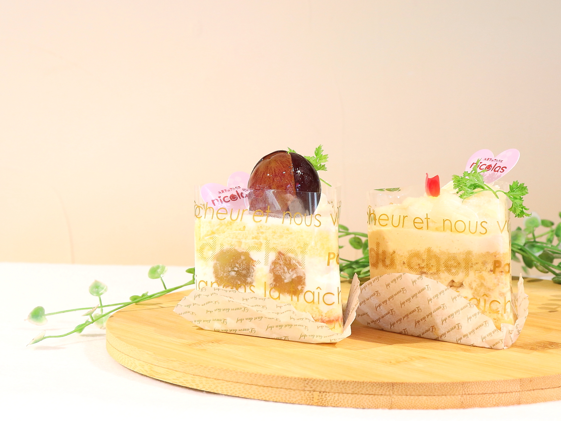 左「藤稔のショートケーキ（430円）」、右「梨のキャラメルショート（410円）」