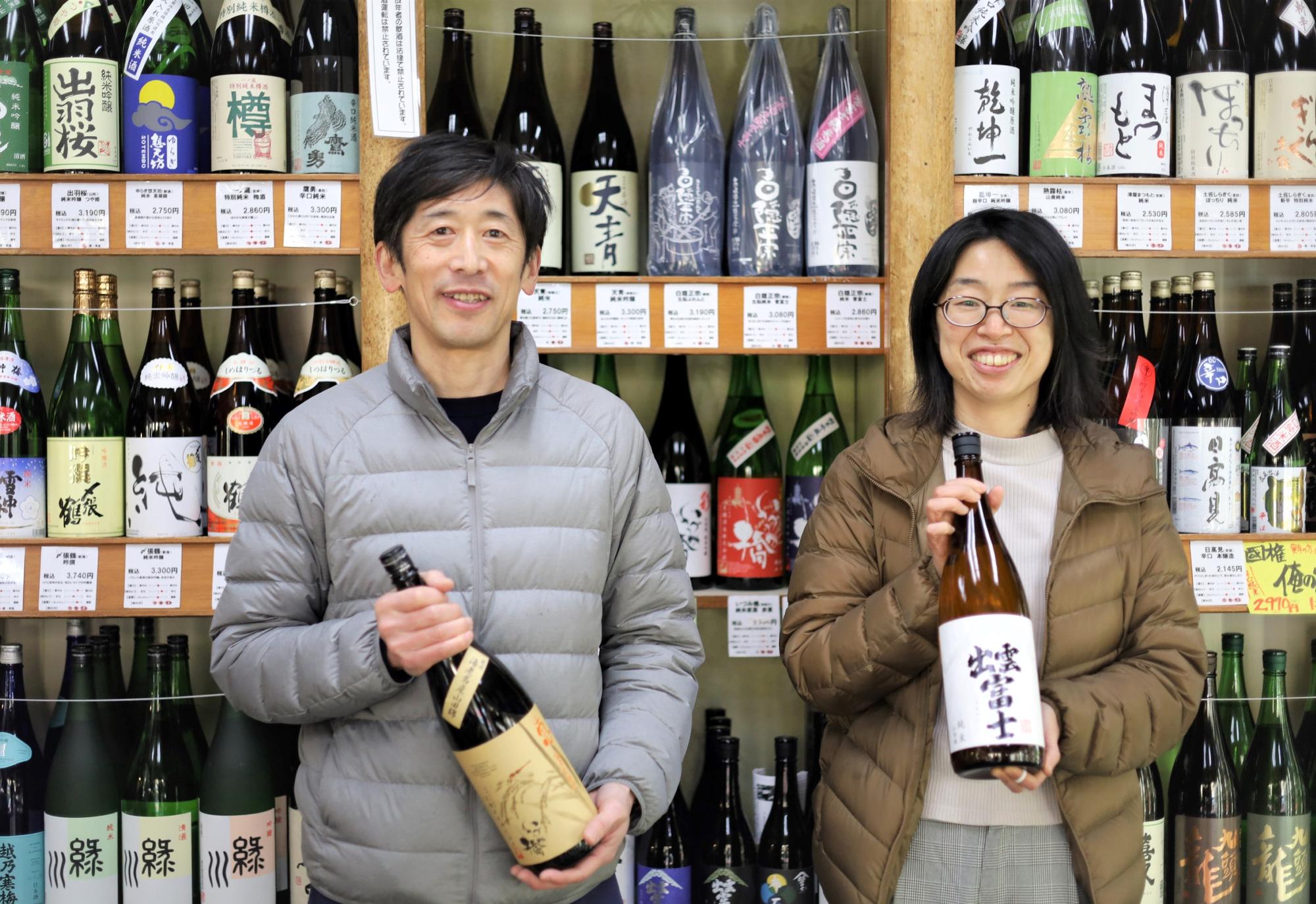 「従業員みなで日本酒の魅力や酒蔵さんの想いを伝えていきたい」と宮川さんご夫婦は笑顔で語る。