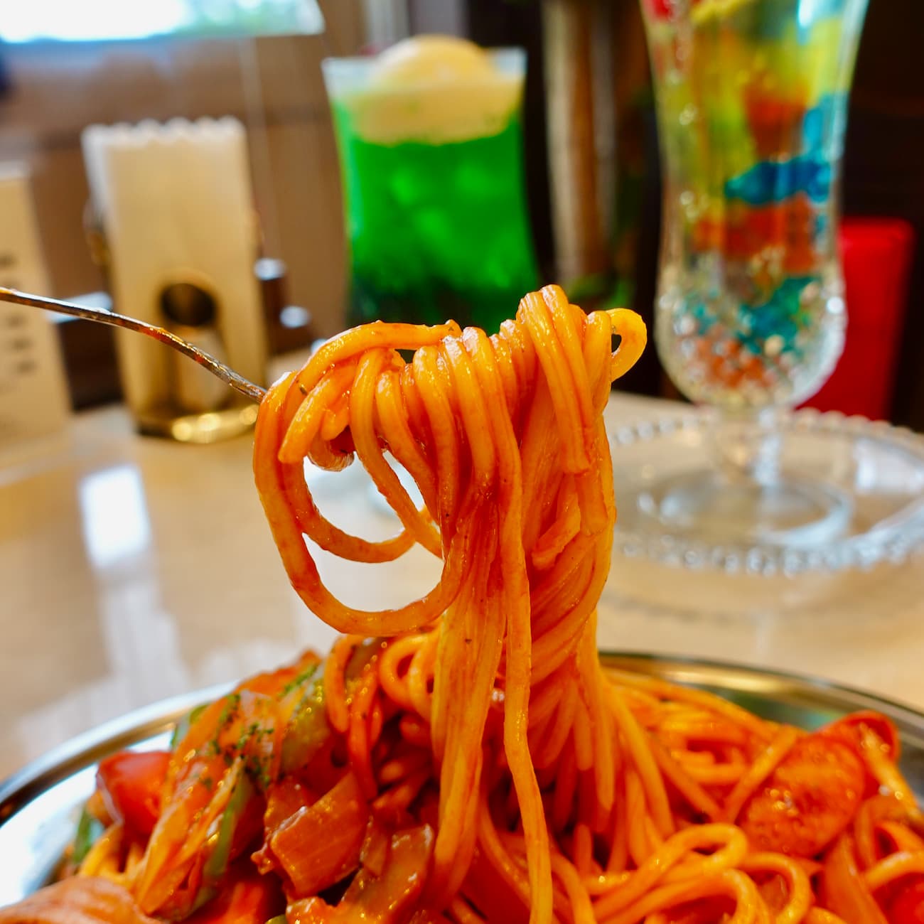 もちもち食感の太麺「スパゲッティ・ナポレターナ」