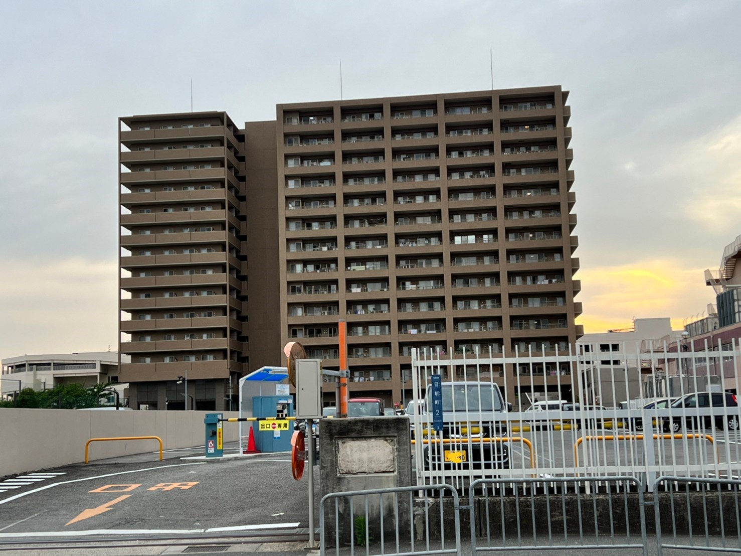 現在は寝屋川生野病院の駐車場となったオンキヨー本店跡