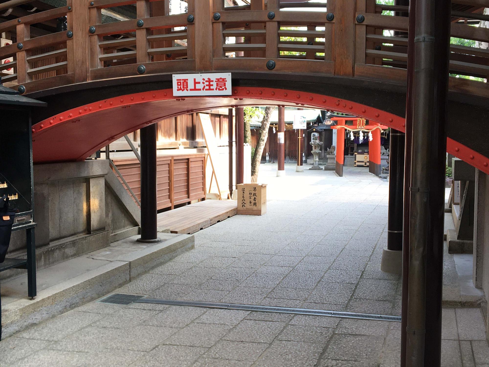 石切神社本殿内入口