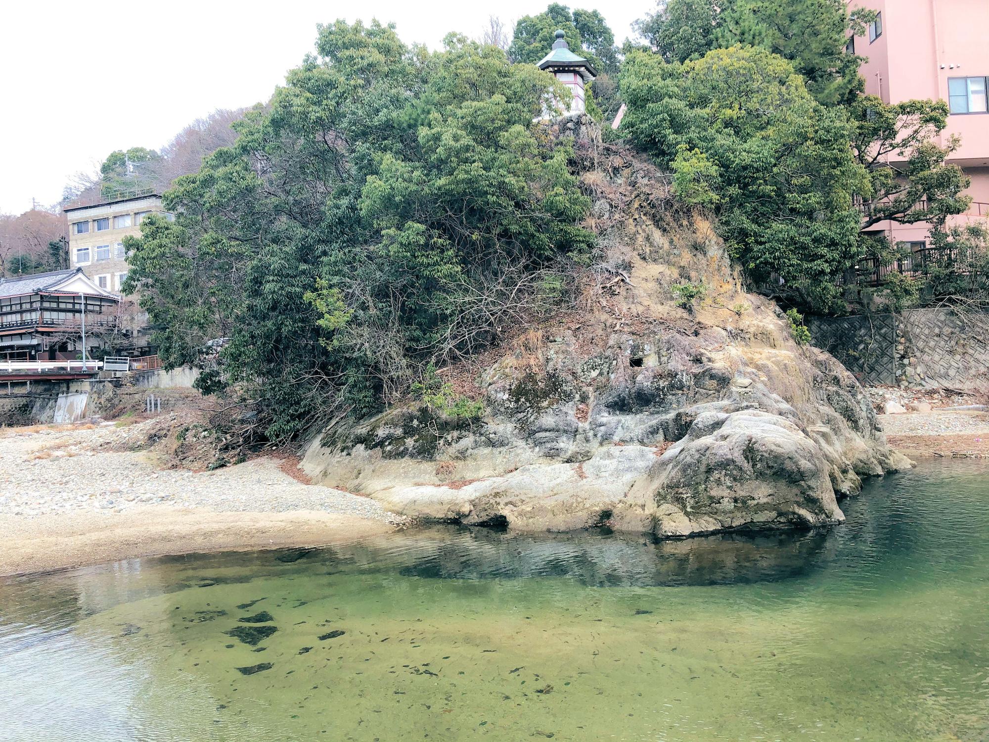 長野温泉の源泉がある石川と天見川の合流地点