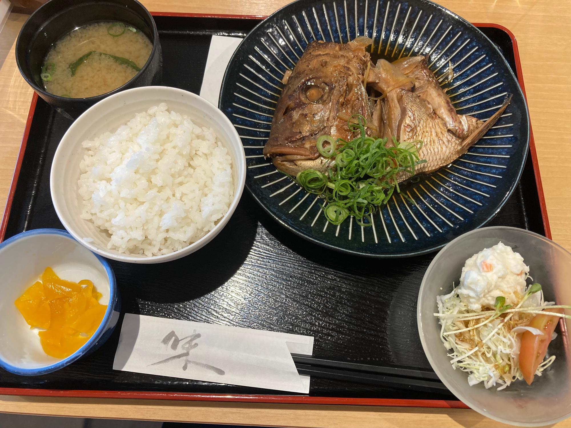                                鯛のカブト煮定食　¥900(税込）