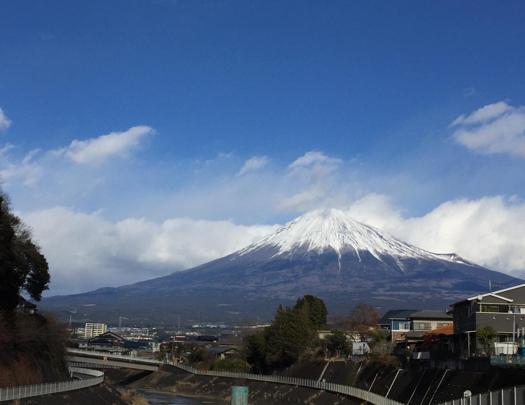 星山橋真ん中から望む富士山